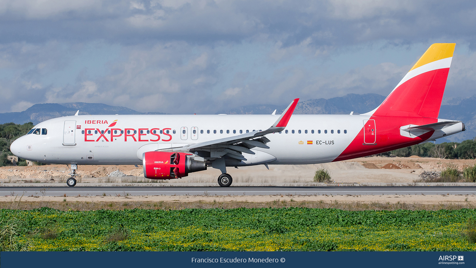 Iberia Express  Airbus A320  EC-LUS