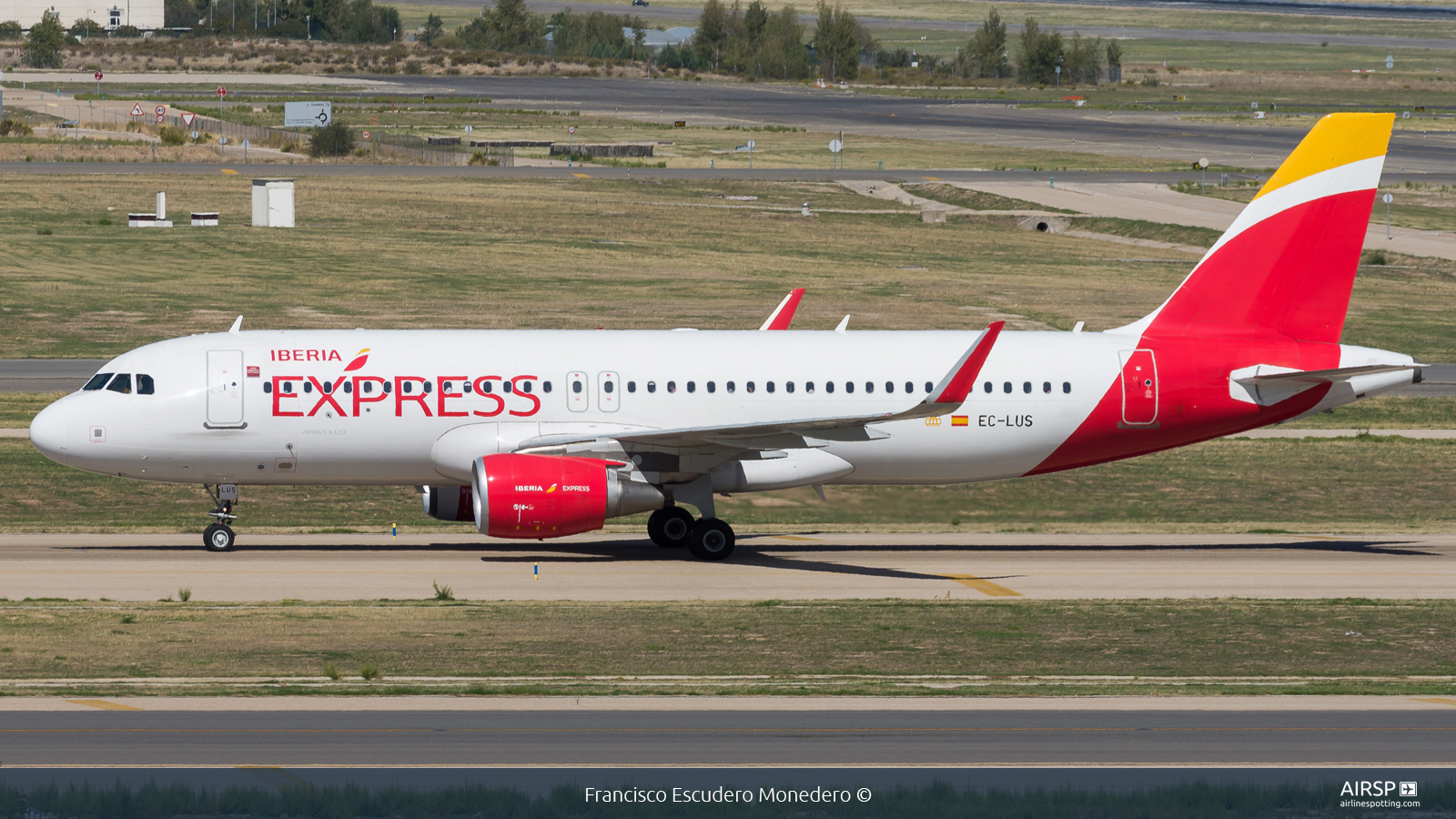 Iberia Express  Airbus A320  EC-LUS