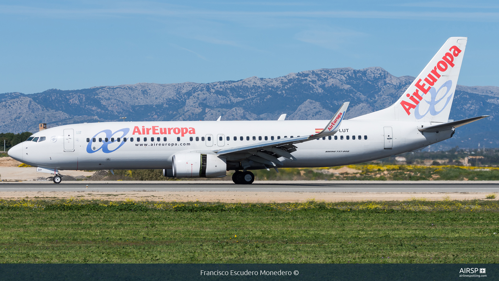 Air Europa  Boeing 737-800  EC-LUT