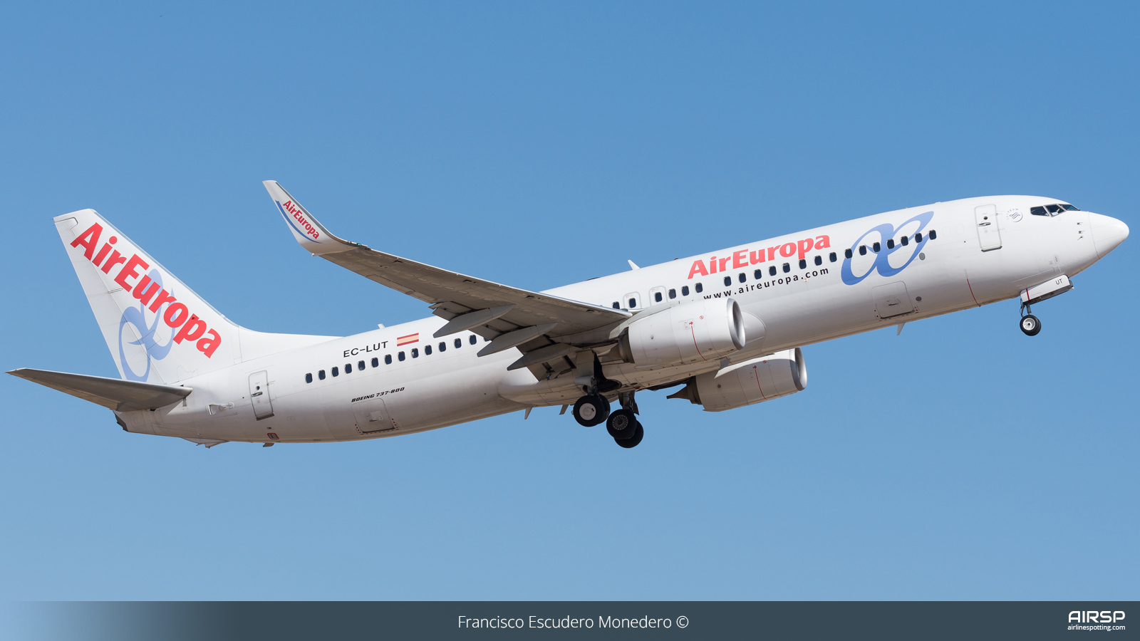 Air Europa  Boeing 737-800  EC-LUT