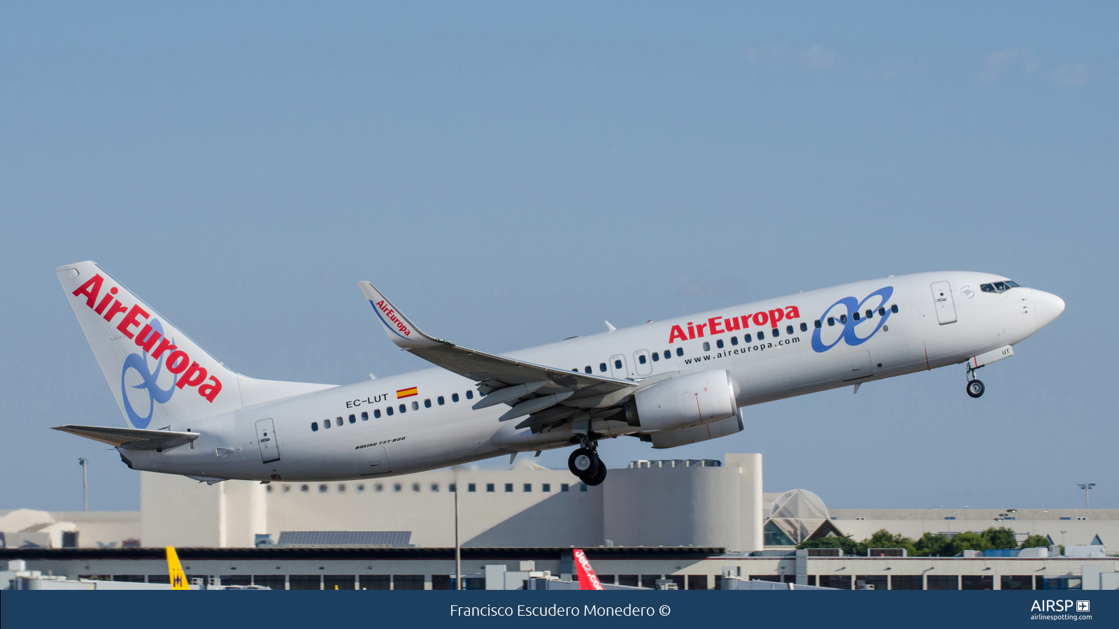 Air Europa  Boeing 737-800  EC-LUT