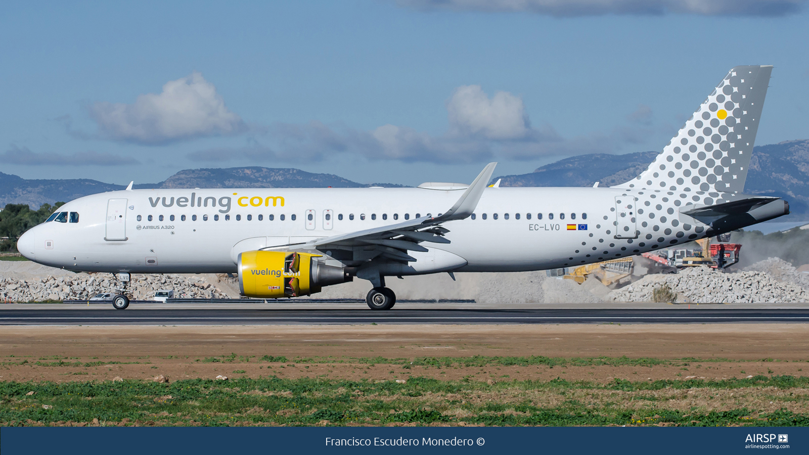 Vueling  Airbus A320  EC-LVO