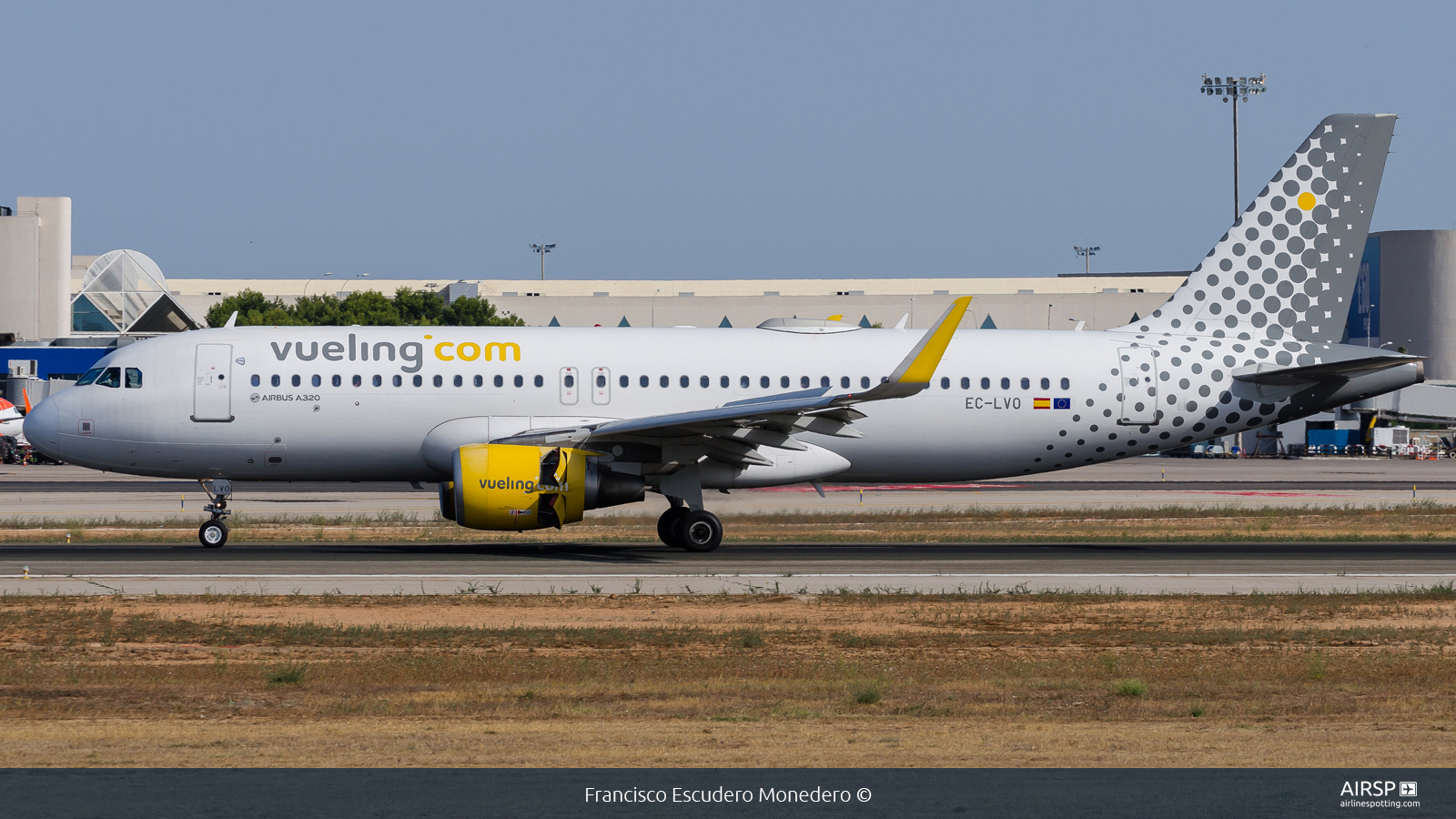 Vueling  Airbus A320  EC-LVO