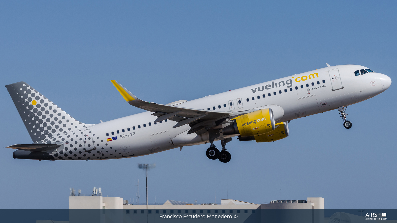Vueling  Airbus A320  EC-LVP