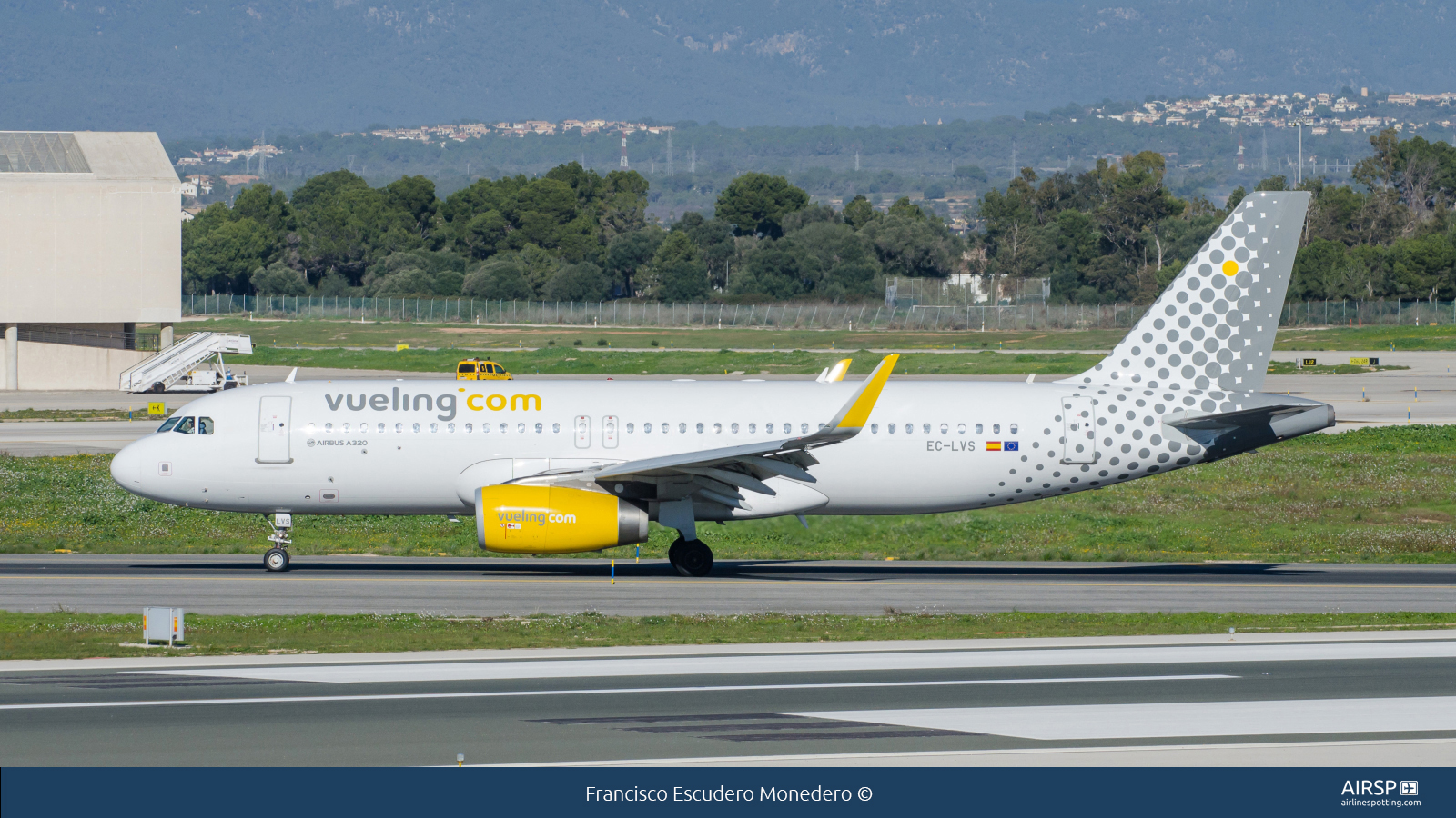 Vueling  Airbus A320  EC-LVS