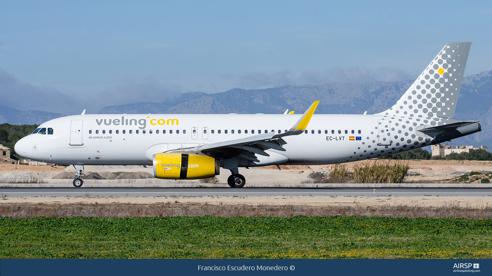 Vueling  Airbus A320  EC-LVT