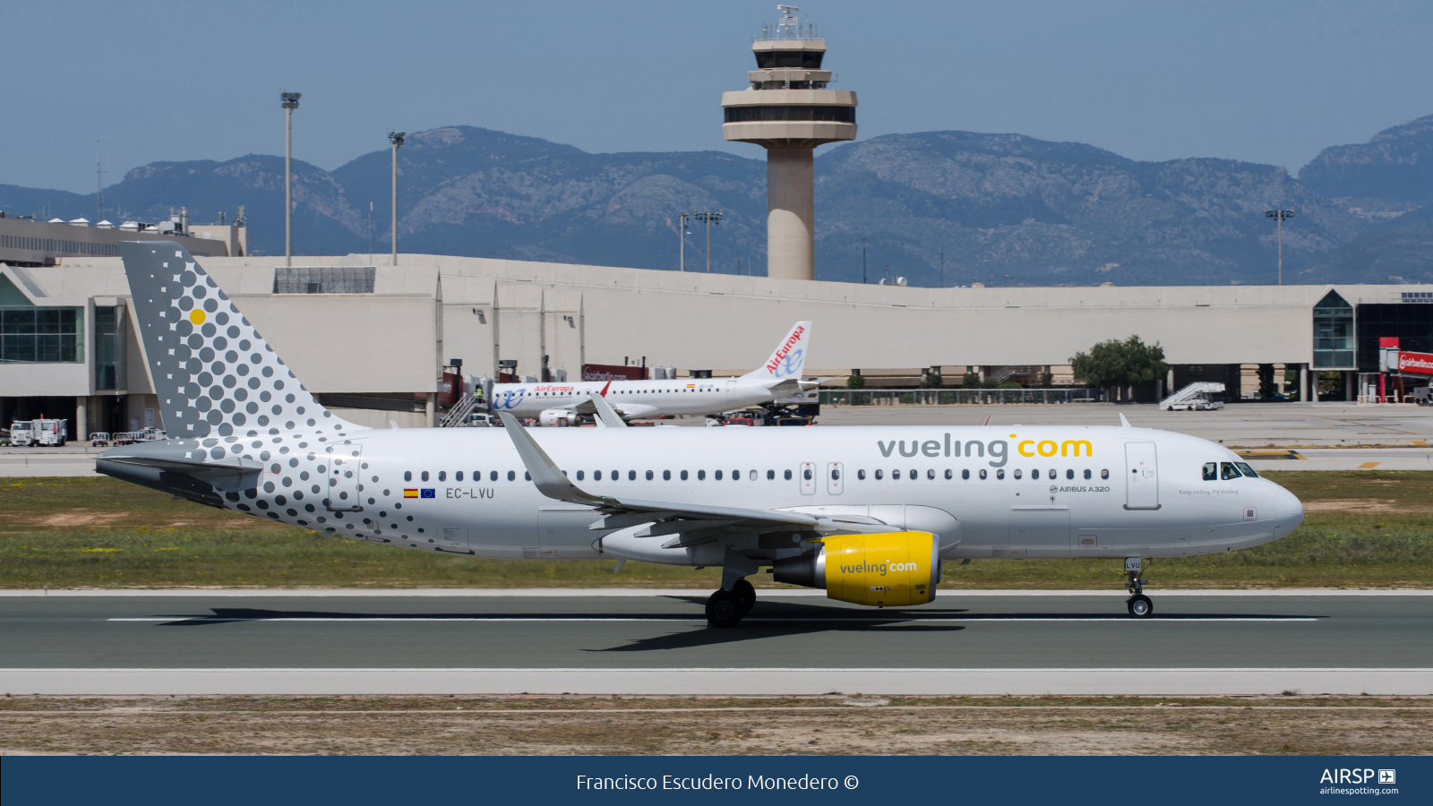 Vueling  Airbus A320  EC-LVU