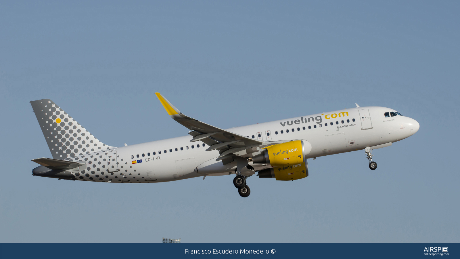 Vueling  Airbus A320  EC-LVX