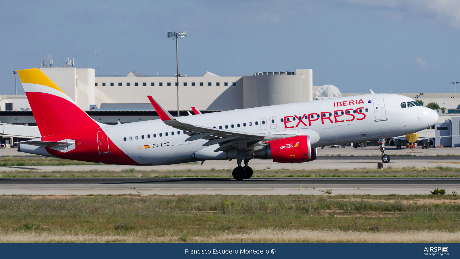 Iberia Express  Airbus A320  EC-LYE