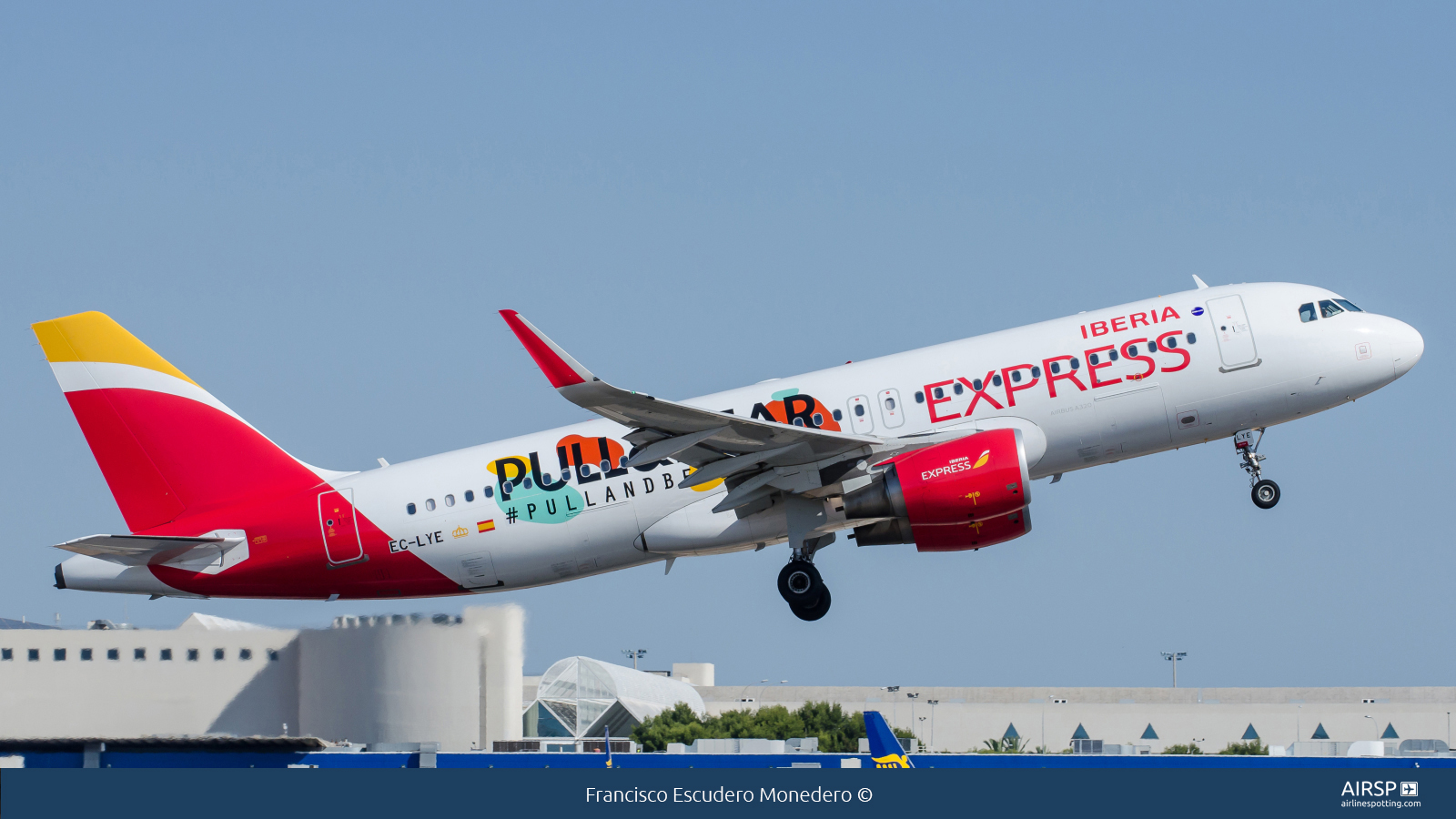 Iberia Express  Airbus A320  EC-LYE