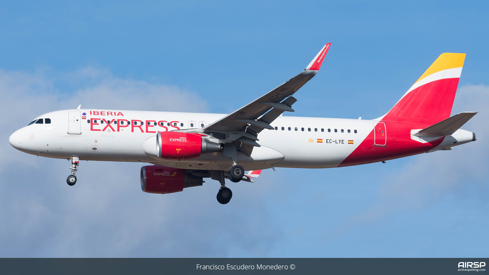 Iberia Express  Airbus A320  EC-LYE