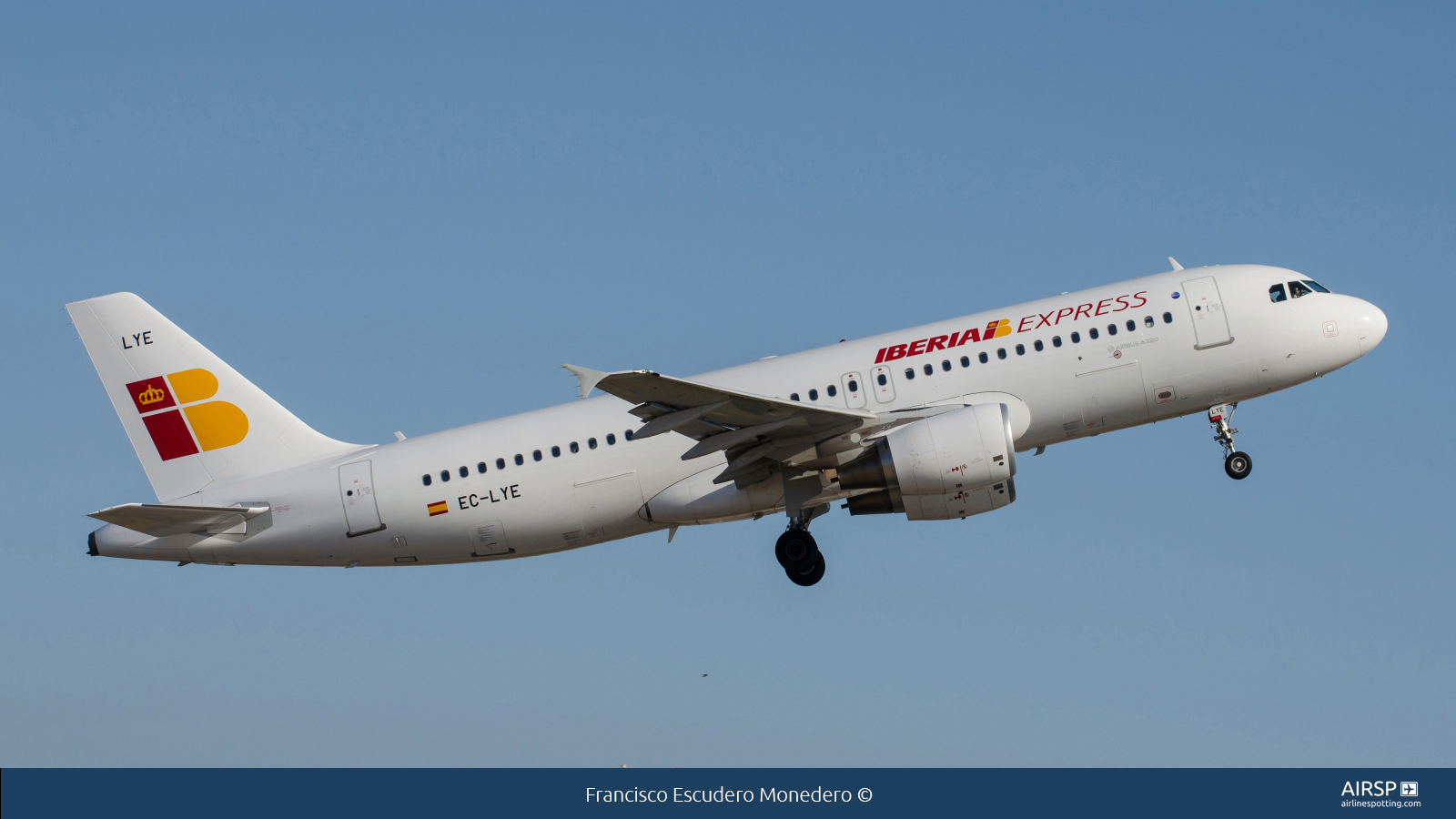 Iberia Express  Airbus A320  EC-LYE