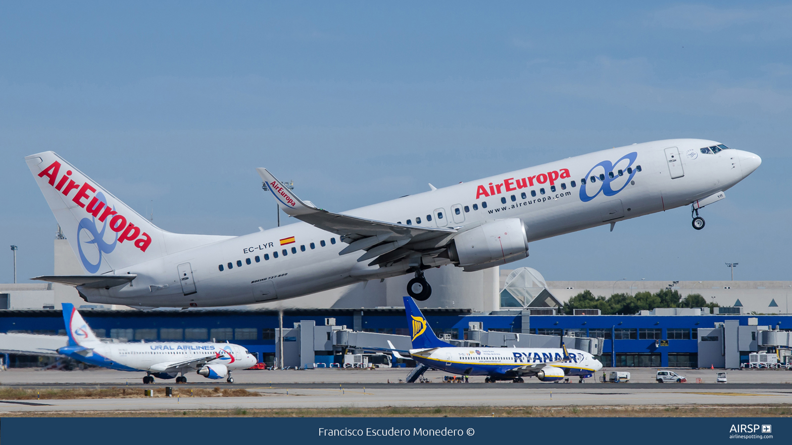 Air Europa  Boeing 737-800  EC-LYR