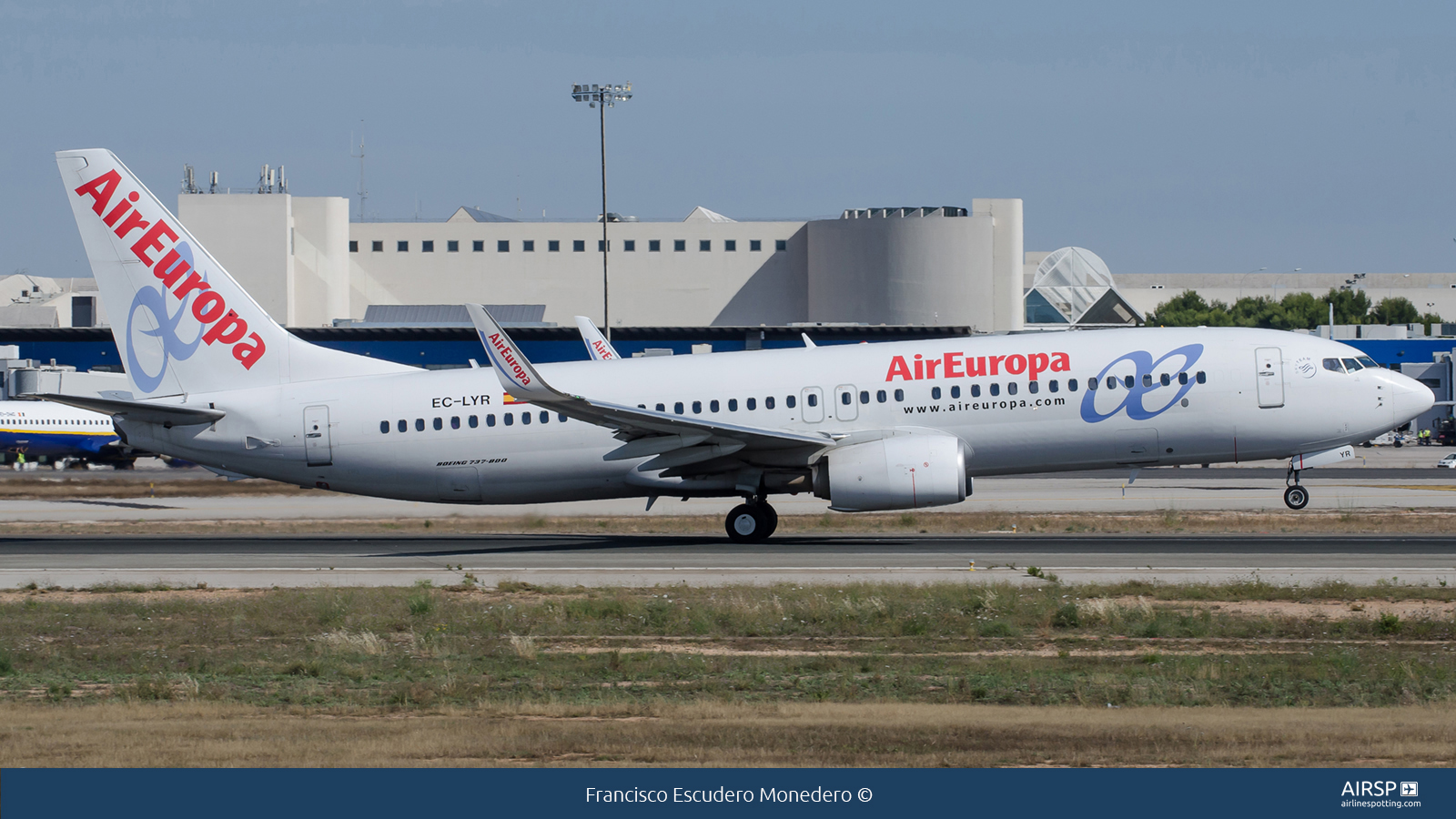 Air Europa  Boeing 737-800  EC-LYR