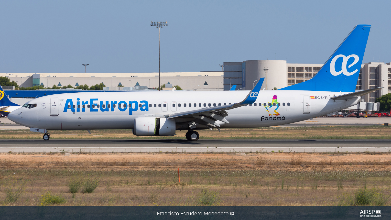 Air Europa  Boeing 737-800  EC-LYR