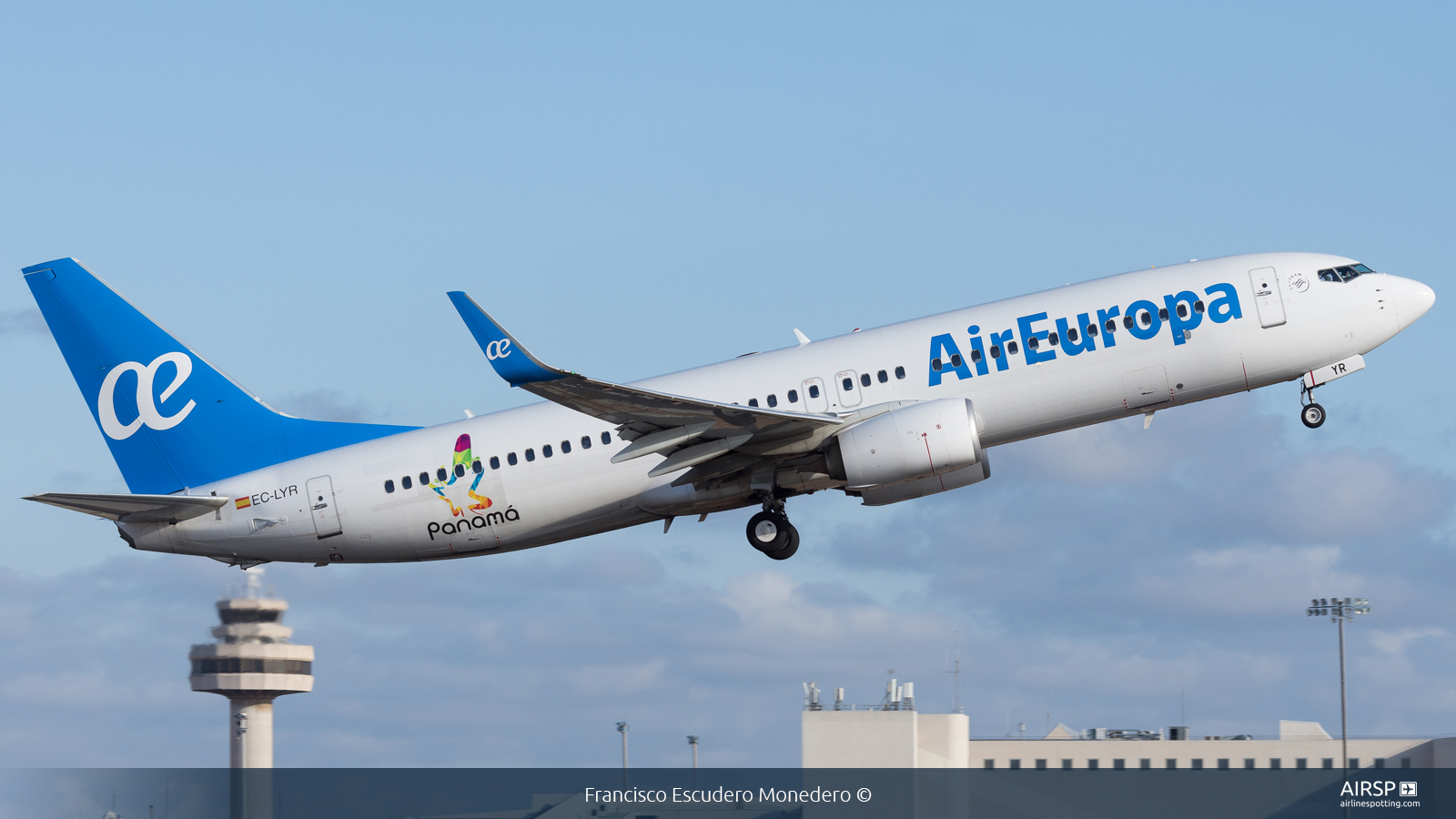 Air Europa  Boeing 737-800  EC-LYR