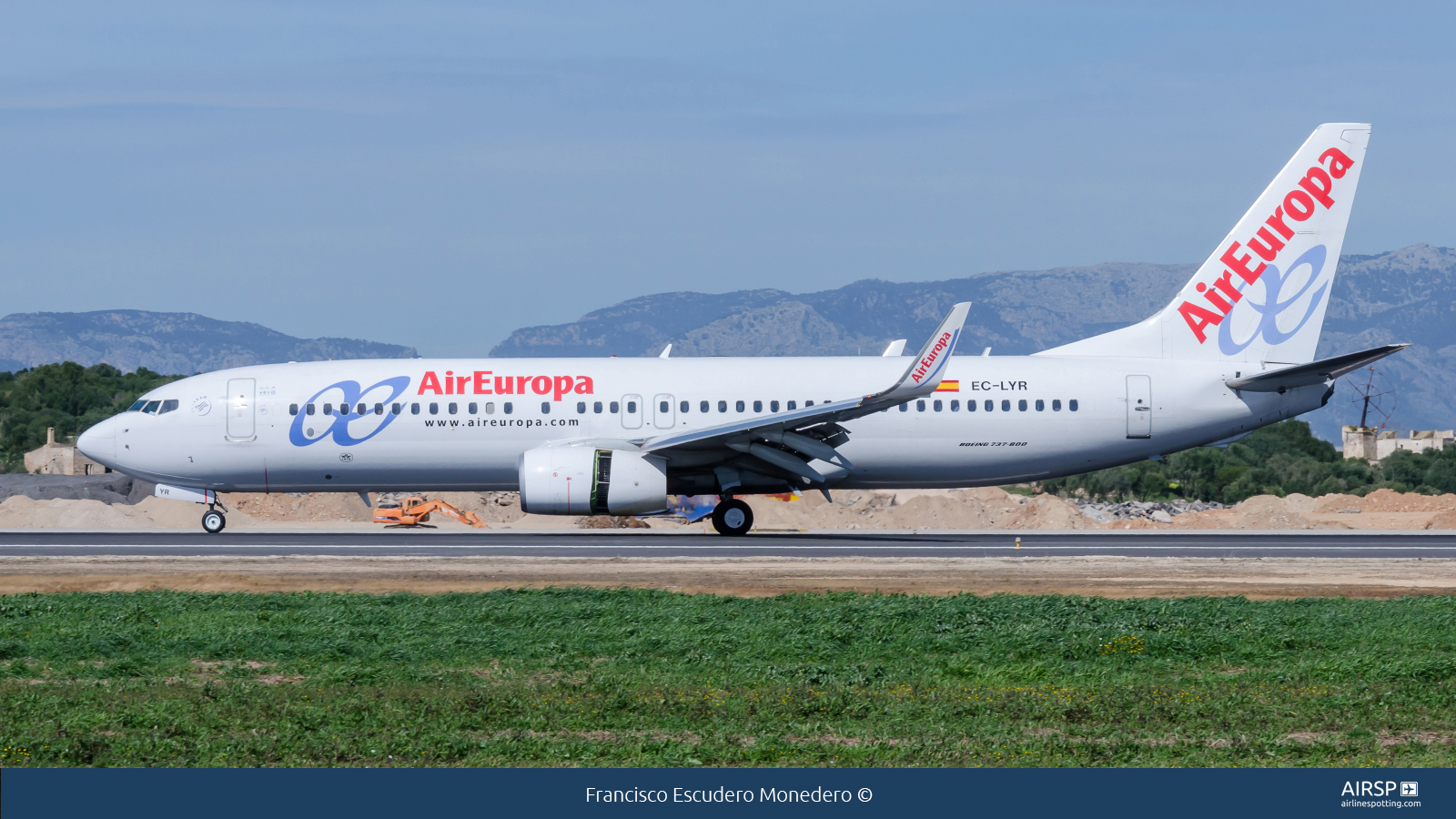 Air Europa  Boeing 737-800  EC-LYR