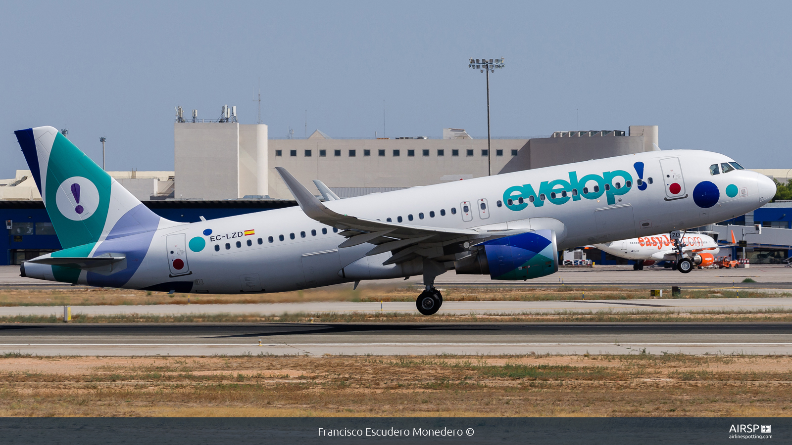 Evelop Airlines  Airbus A320  EC-LZD