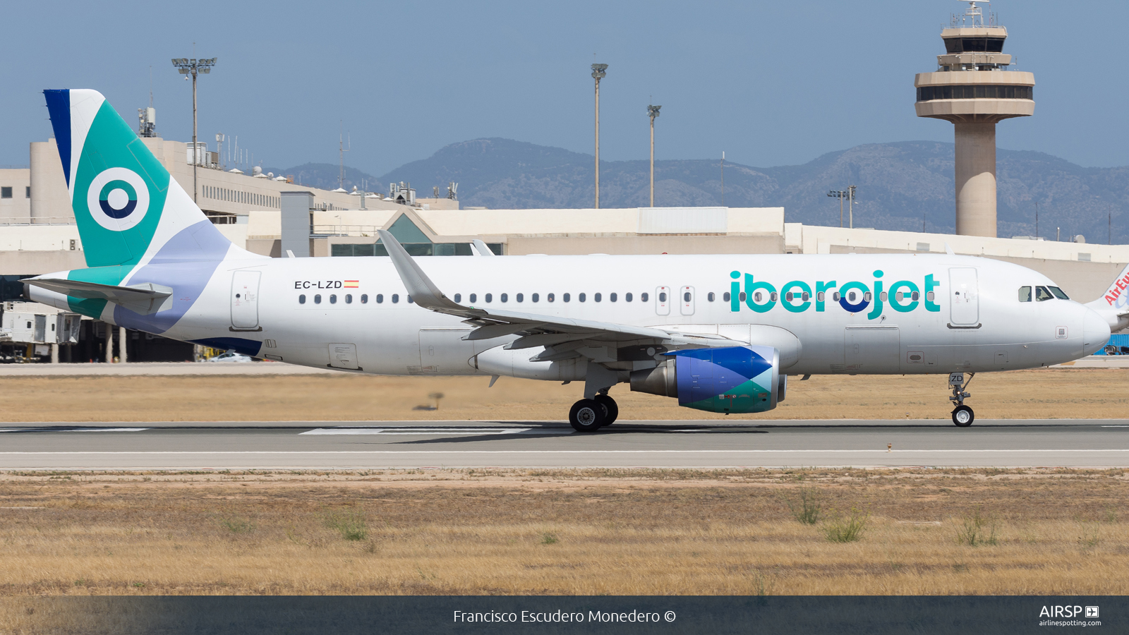 Iberojet  Airbus A320  EC-LZD