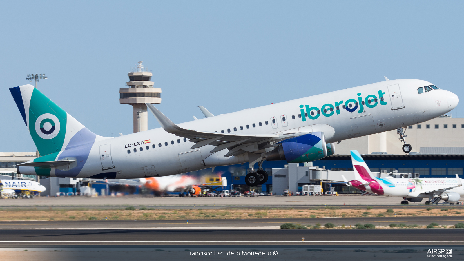 Iberojet  Airbus A320  EC-LZD