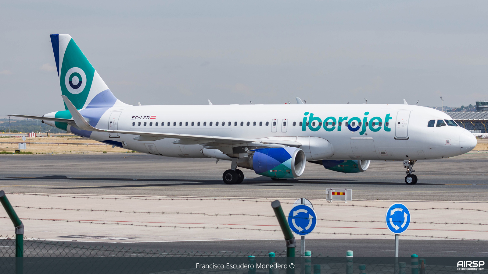 Iberojet  Airbus A320  EC-LZD