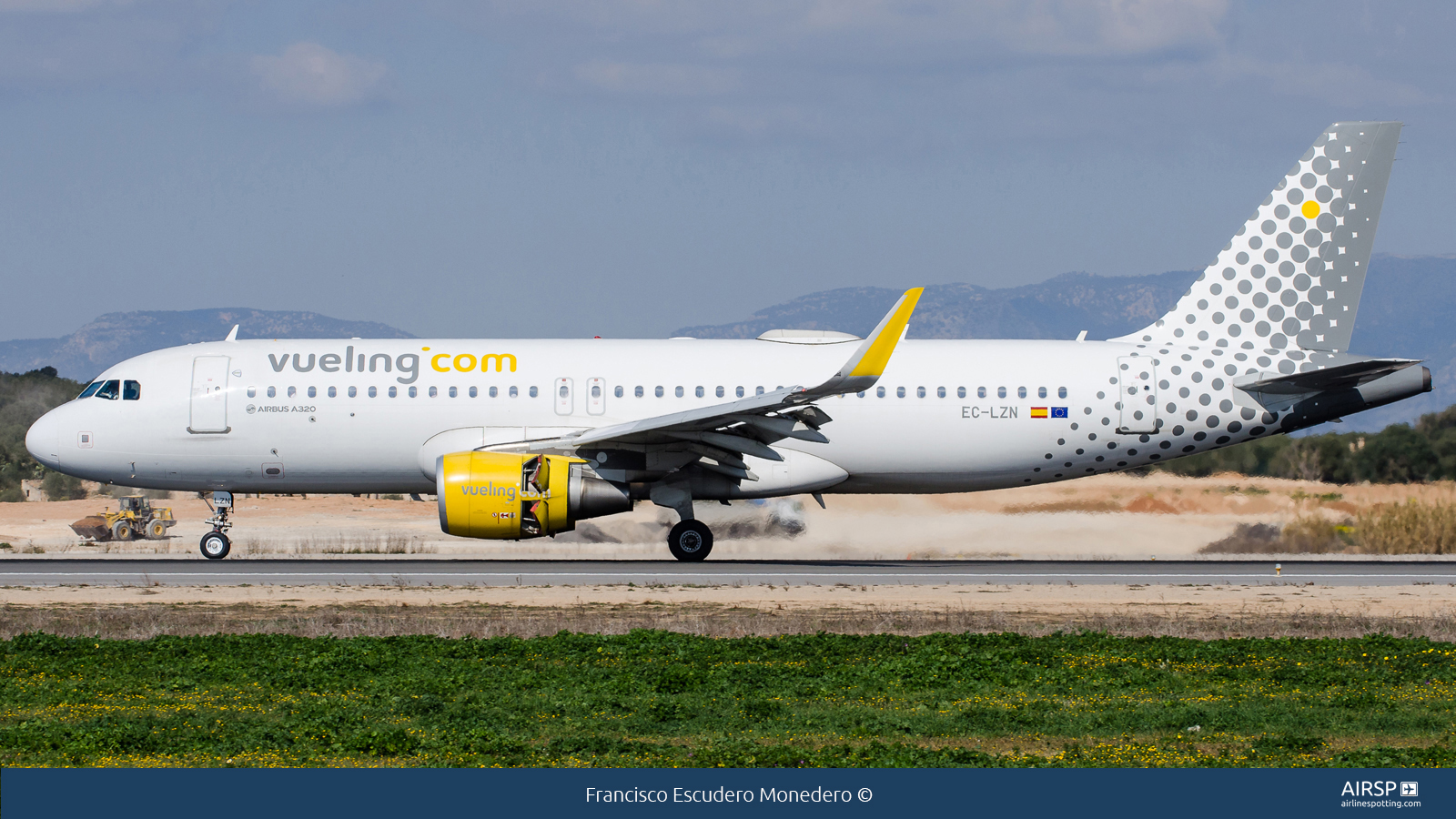 Vueling  Airbus A320  EC-LZN