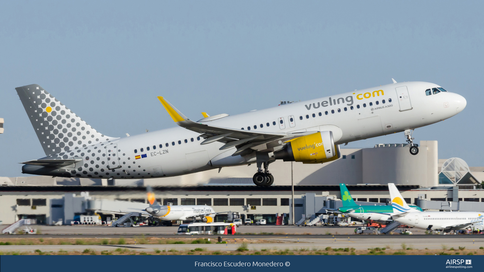 Vueling  Airbus A320  EC-LZN Vueling  Airbus A320  EC-LZN