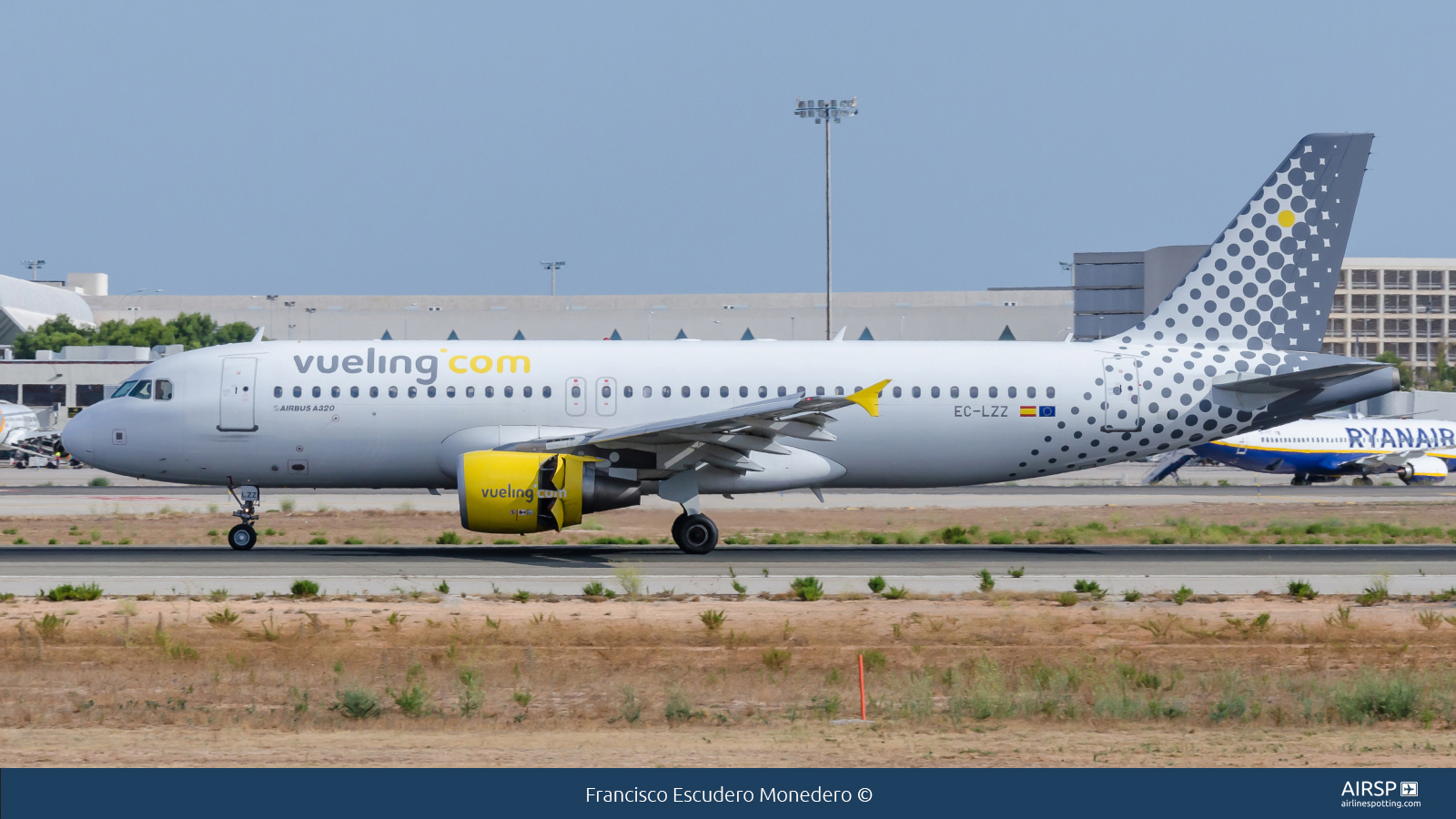 Vueling  Airbus A320  EC-LZZ