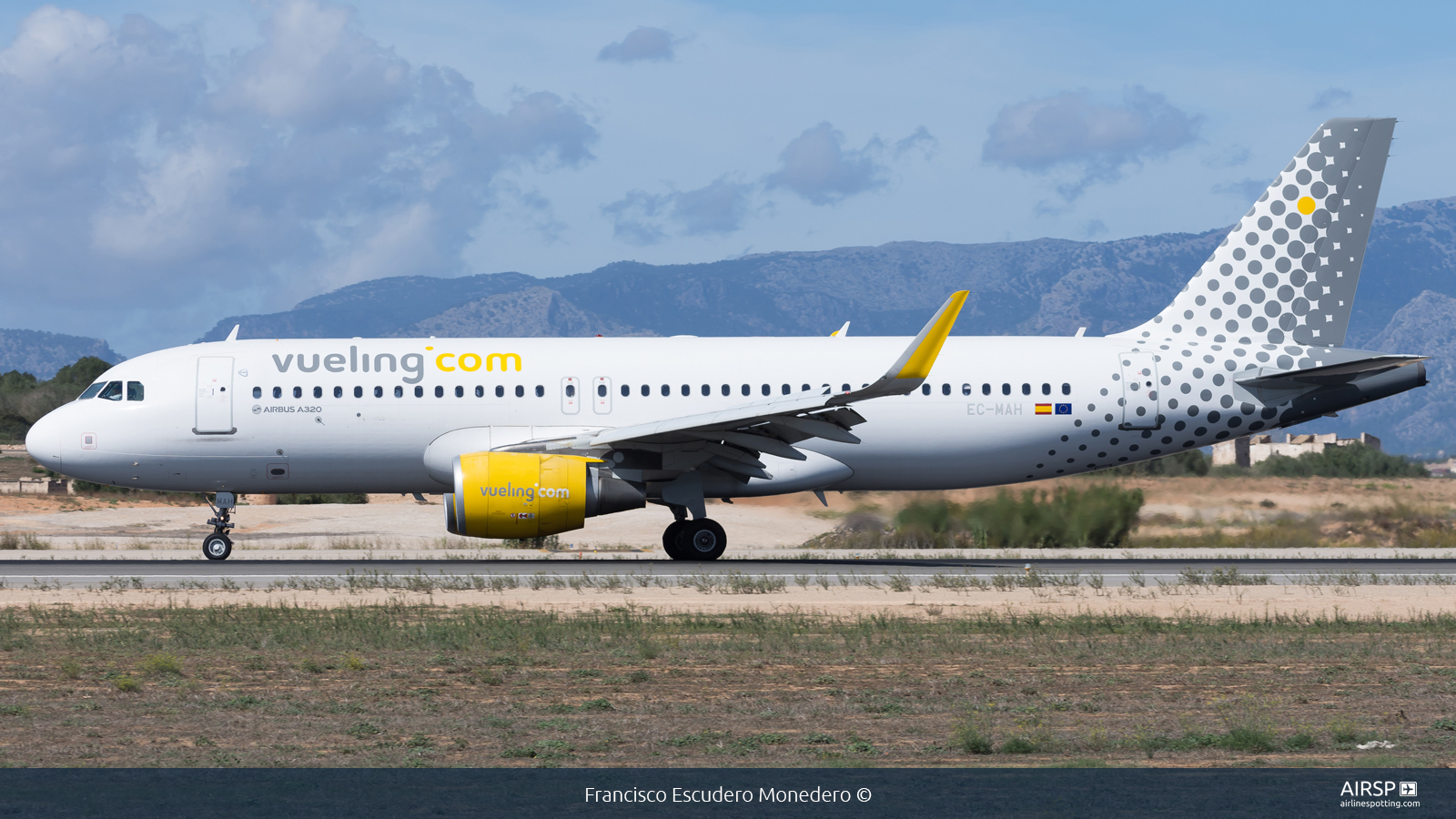 Vueling  Airbus A320  EC-MAH