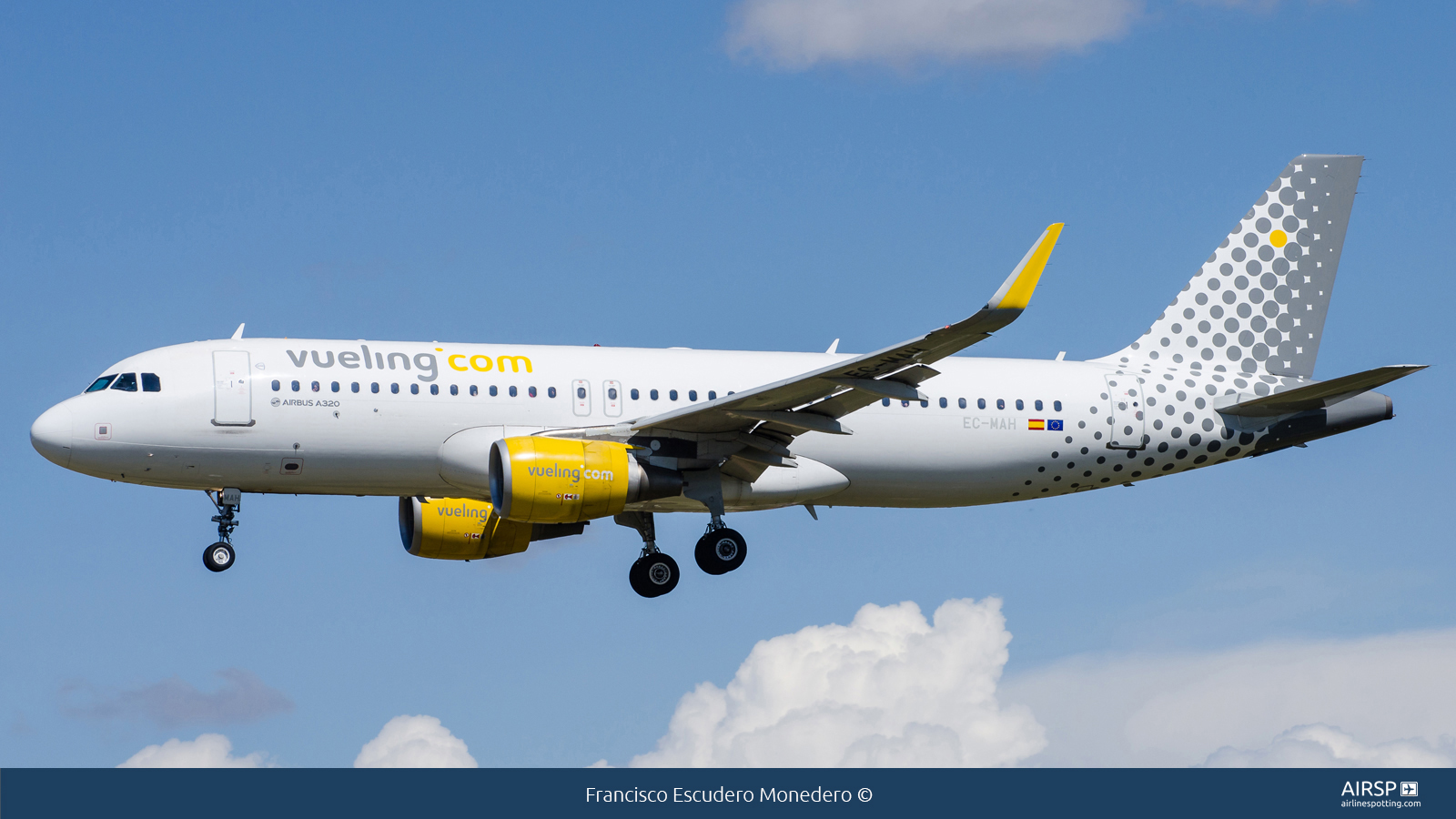 Vueling  Airbus A320  EC-MAH
