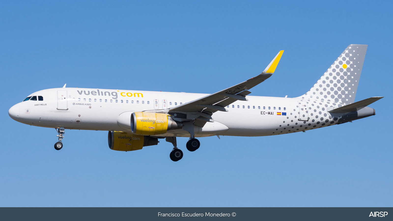 Vueling  Airbus A320  EC-MAI