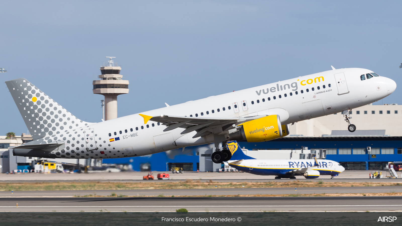 Vueling  Airbus A320  EC-MBE