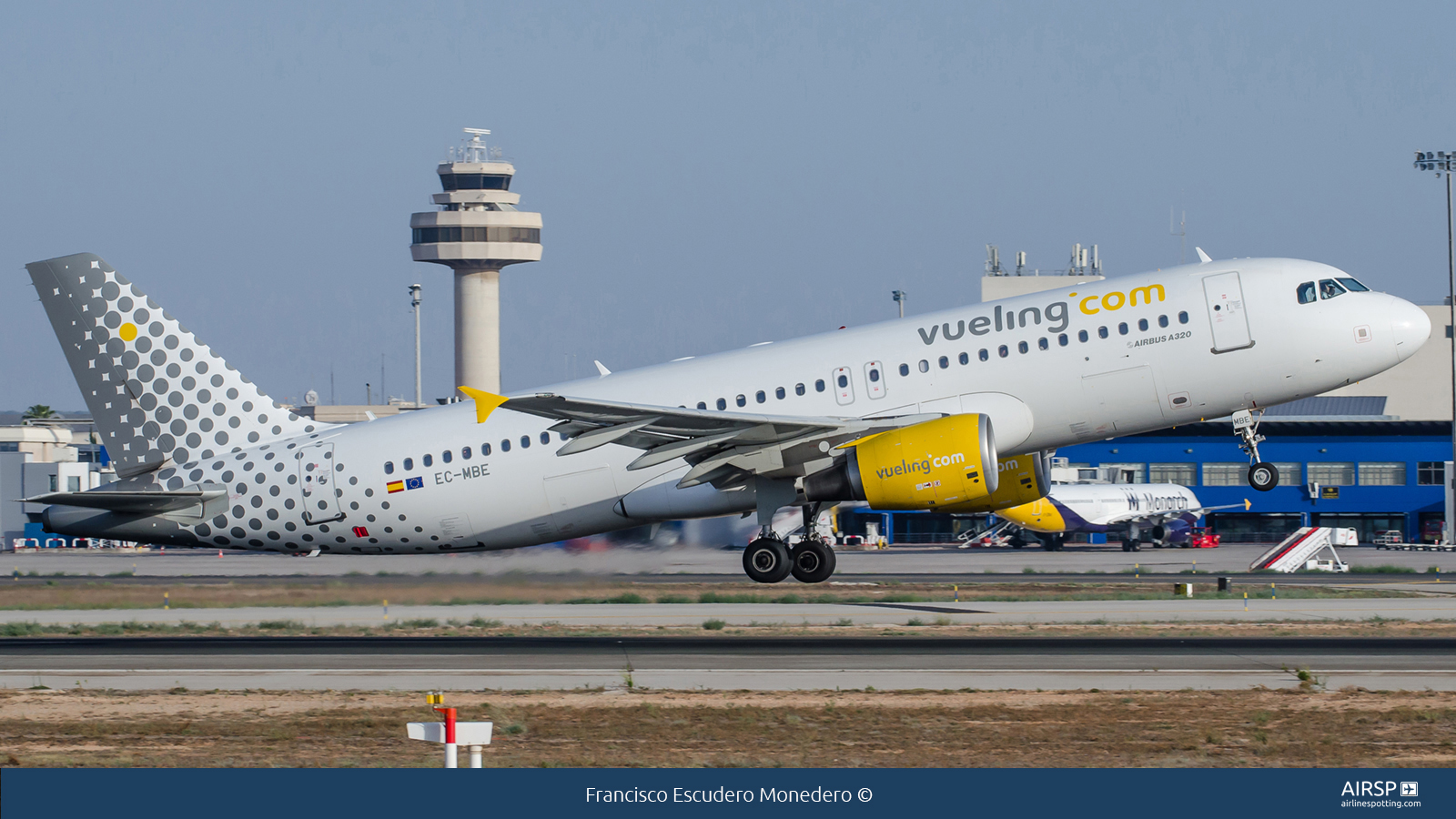 Vueling  Airbus A320  EC-MBE