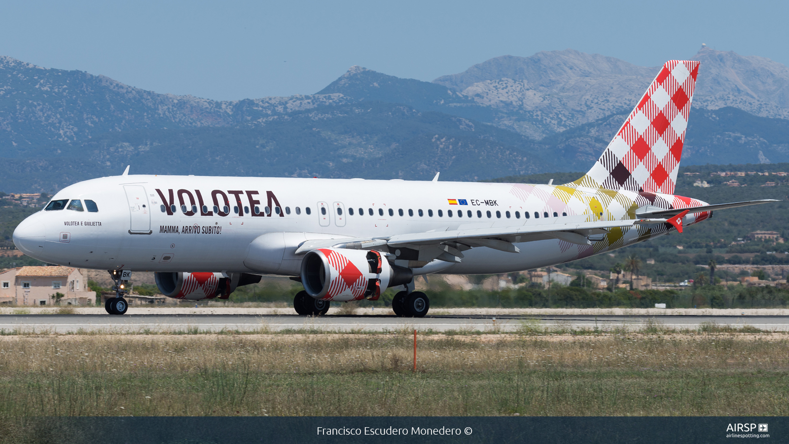Volotea  Airbus A320  EC-MBK