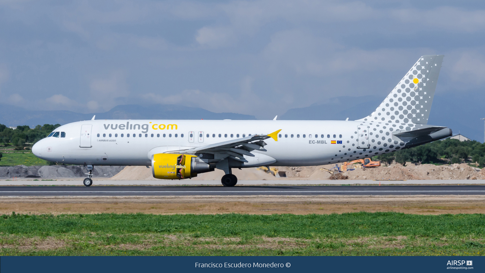 Vueling  Airbus A320  EC-MBL