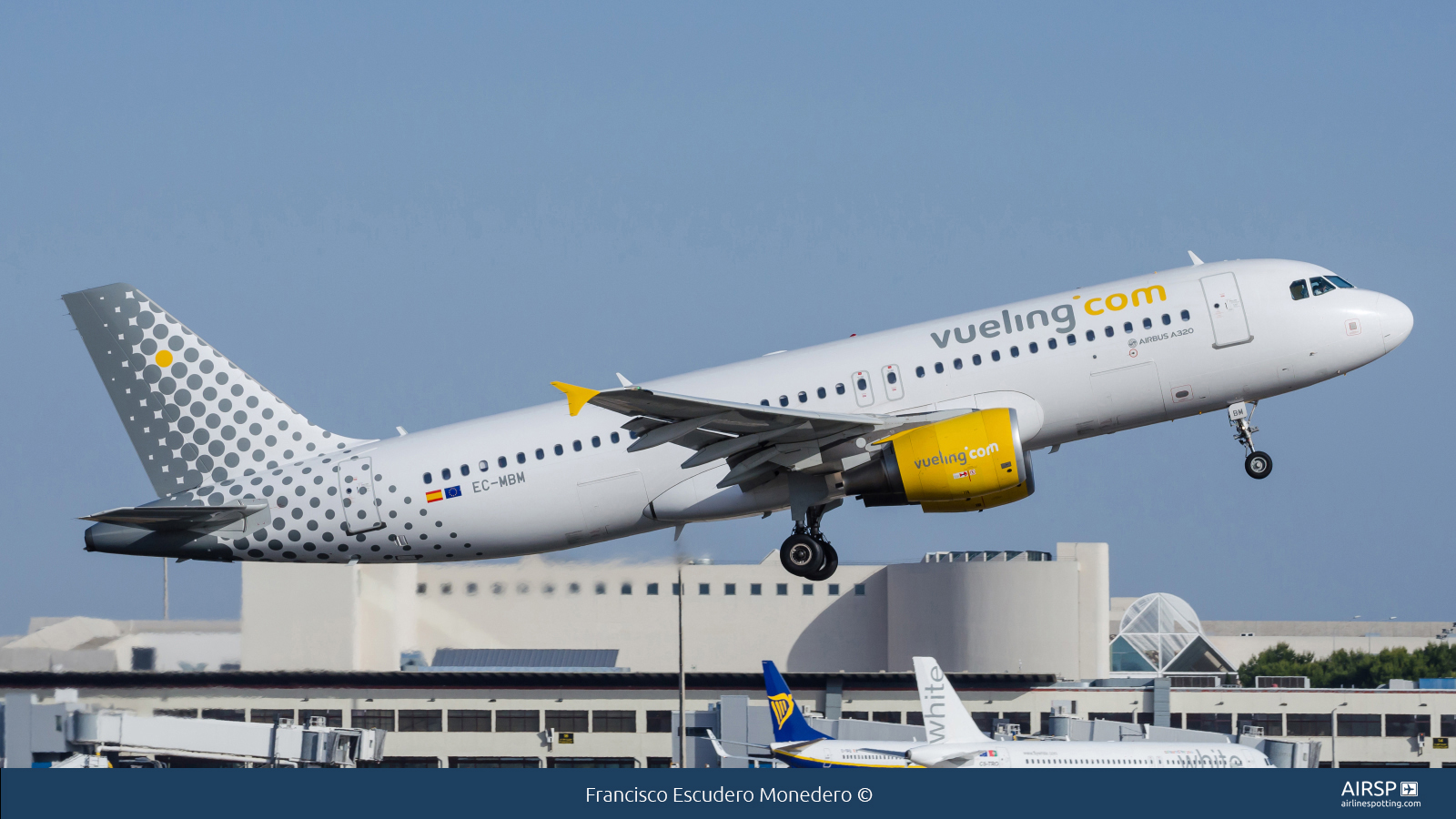 Vueling  Airbus A320  EC-MBM