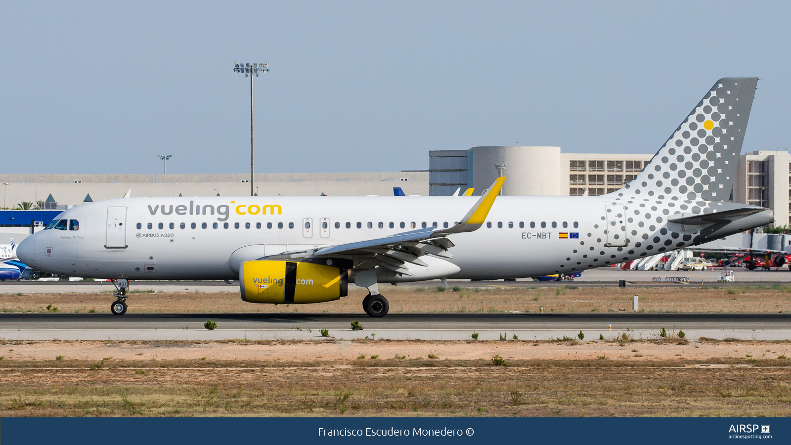 Vueling  Airbus A320  EC-MBT