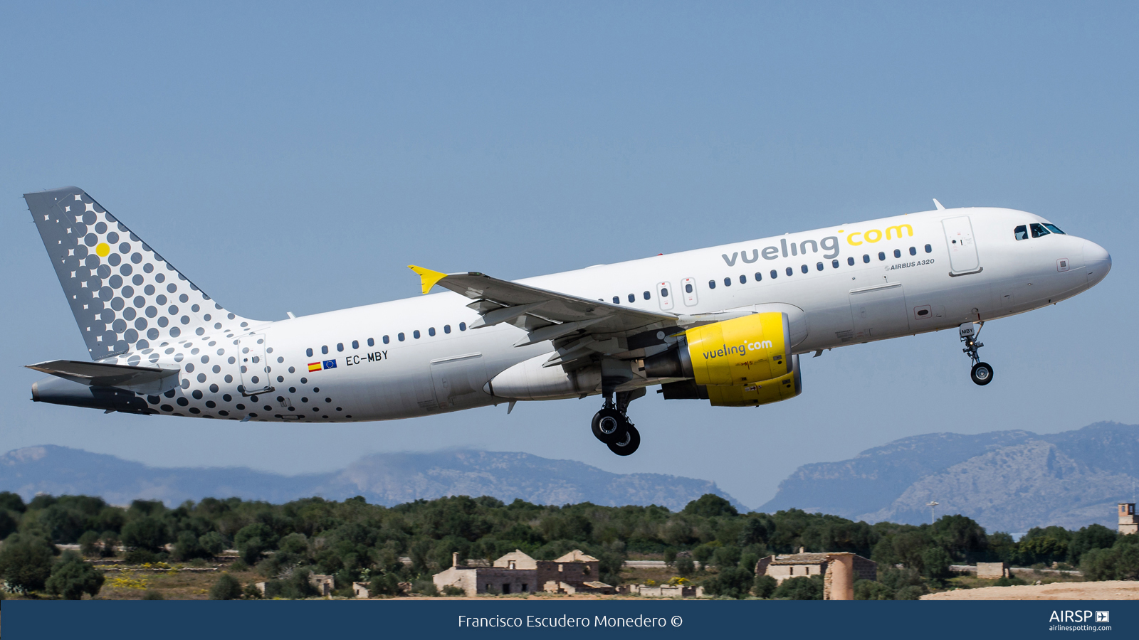 Vueling  Airbus A320  EC-MBY