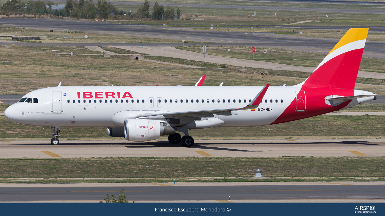 Iberia  Airbus A320  EC-MDK