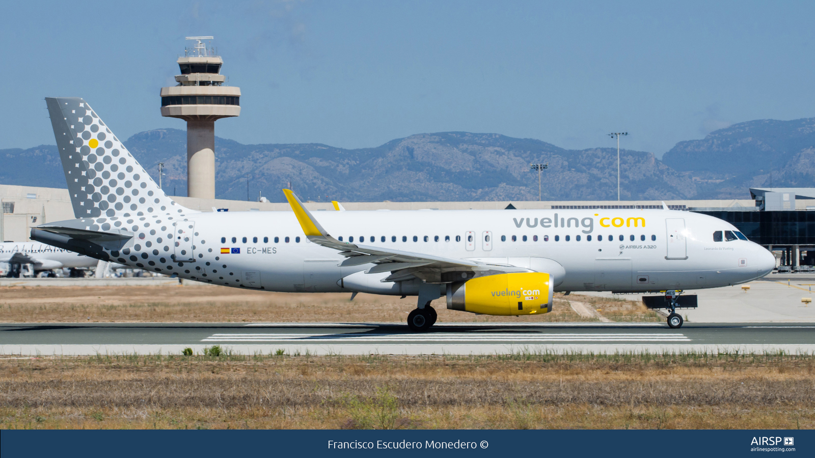 Vueling  Airbus A320  EC-MES