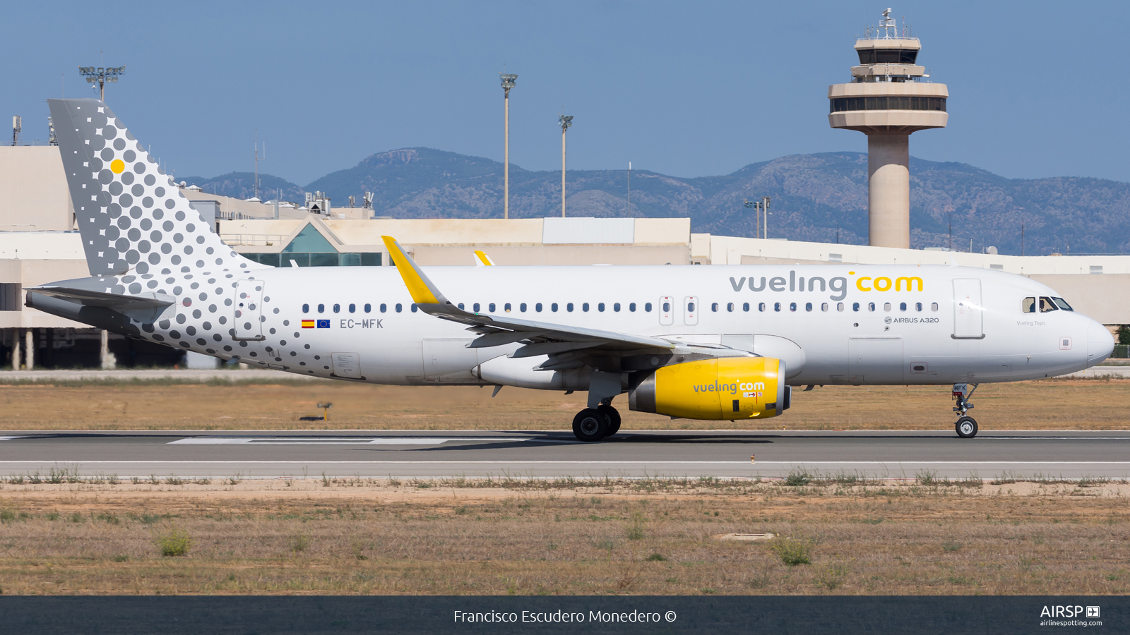 Vueling  Airbus A320  EC-MFK