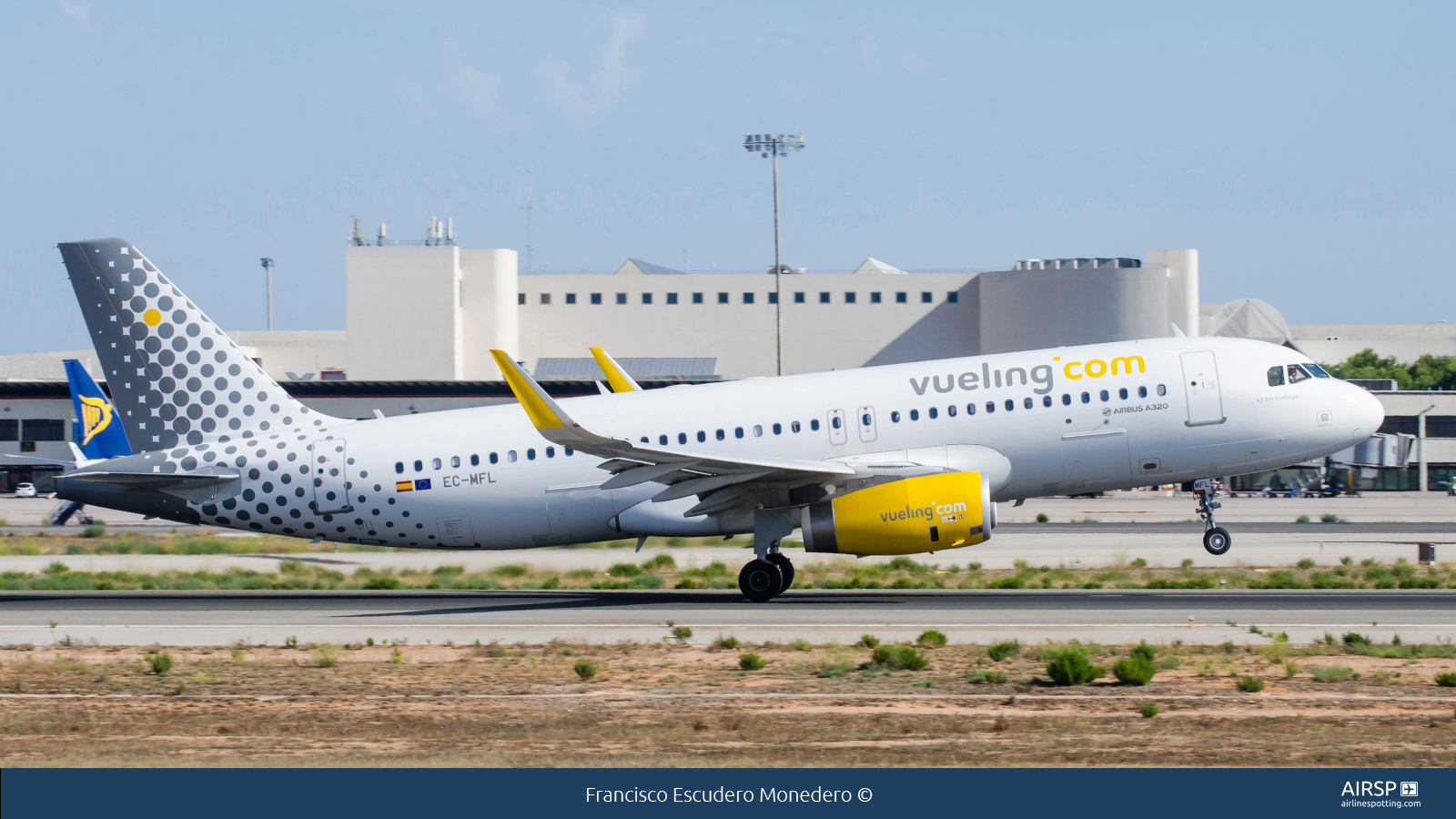 Vueling  Airbus A320  EC-MFL