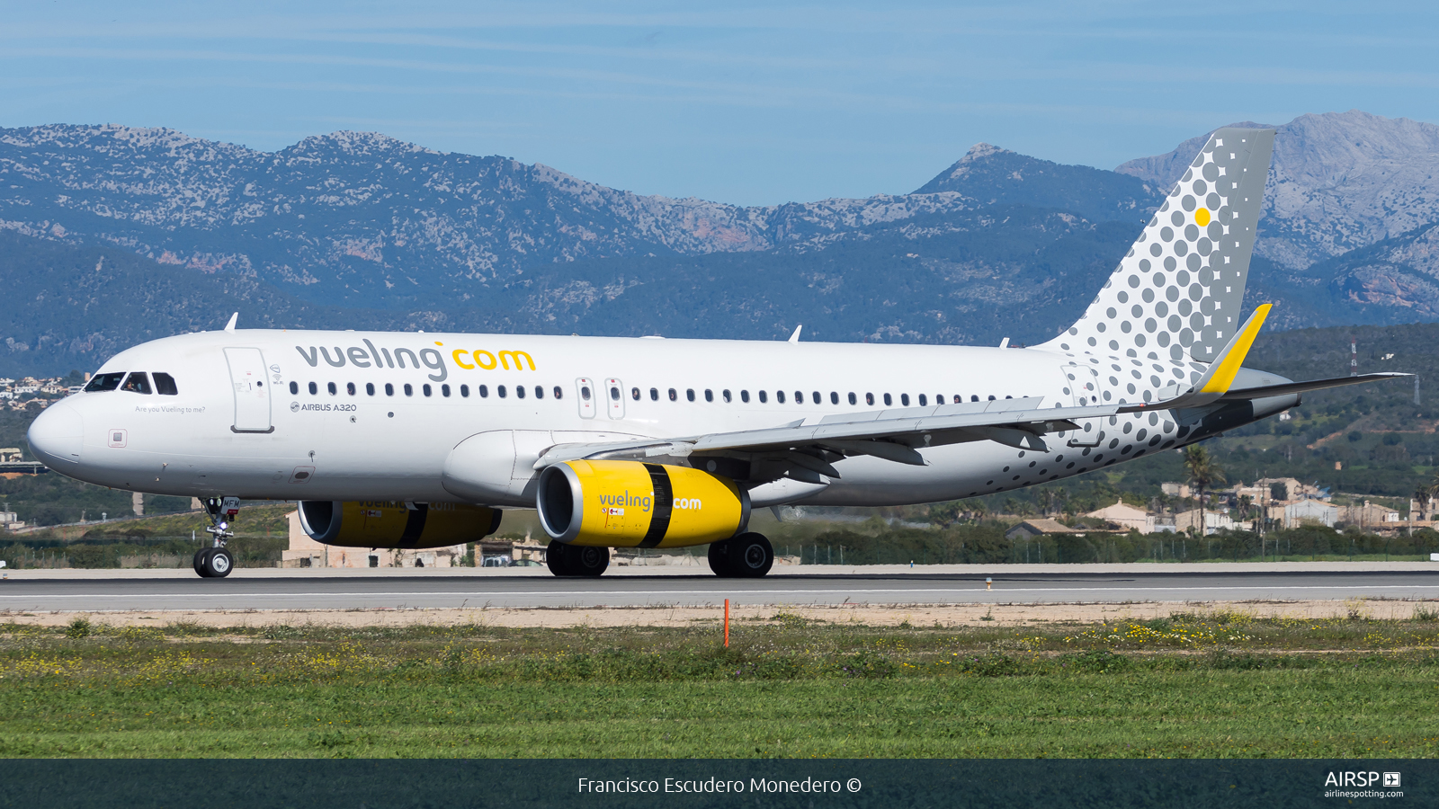 Vueling  Airbus A320  EC-MFM