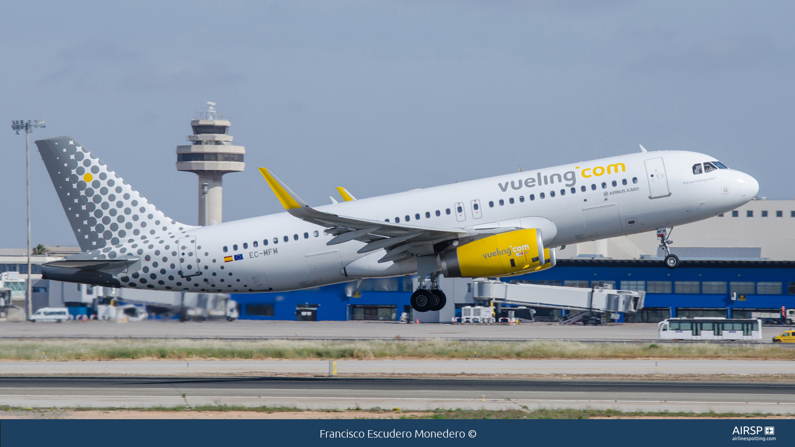 Vueling  Airbus A320  EC-MFM