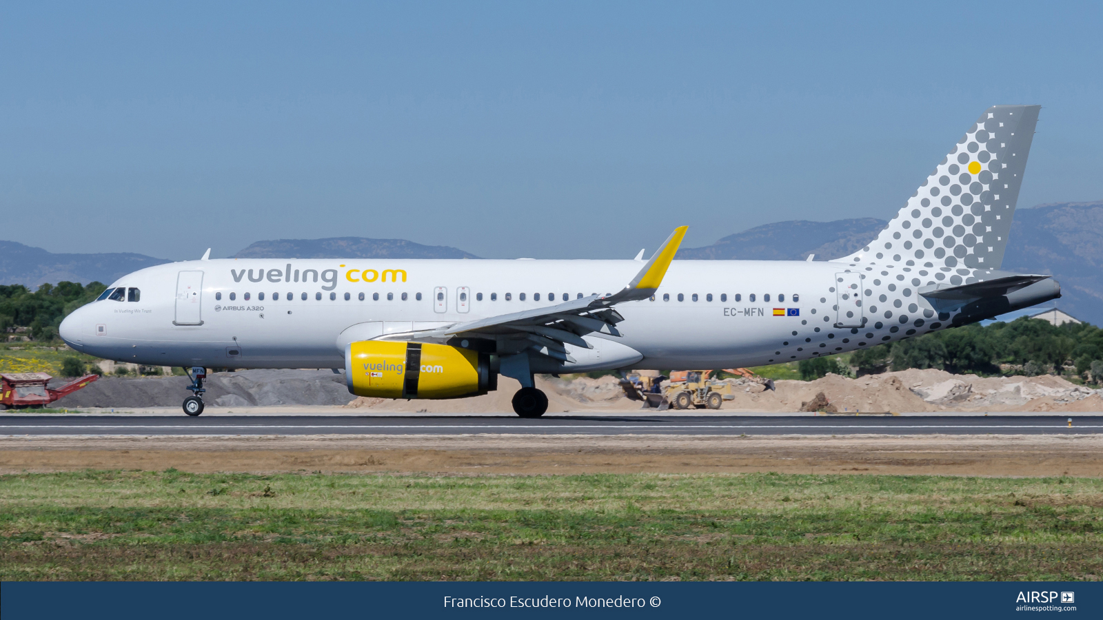 Vueling  Airbus A320  EC-MFN