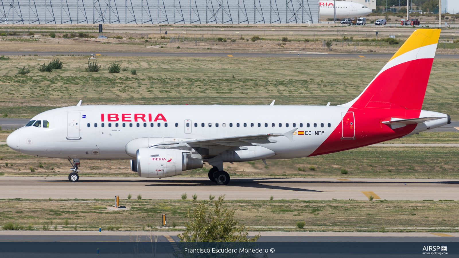 Iberia  Airbus A319  EC-MFP