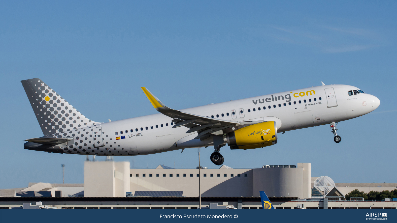 Vueling  Airbus A320  EC-MGE