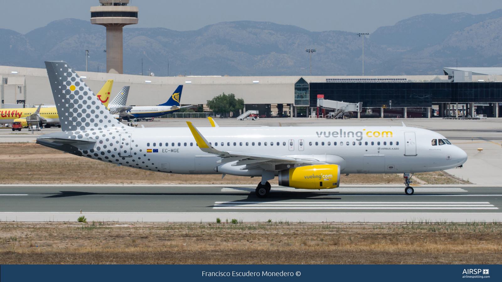 Vueling  Airbus A320  EC-MGE