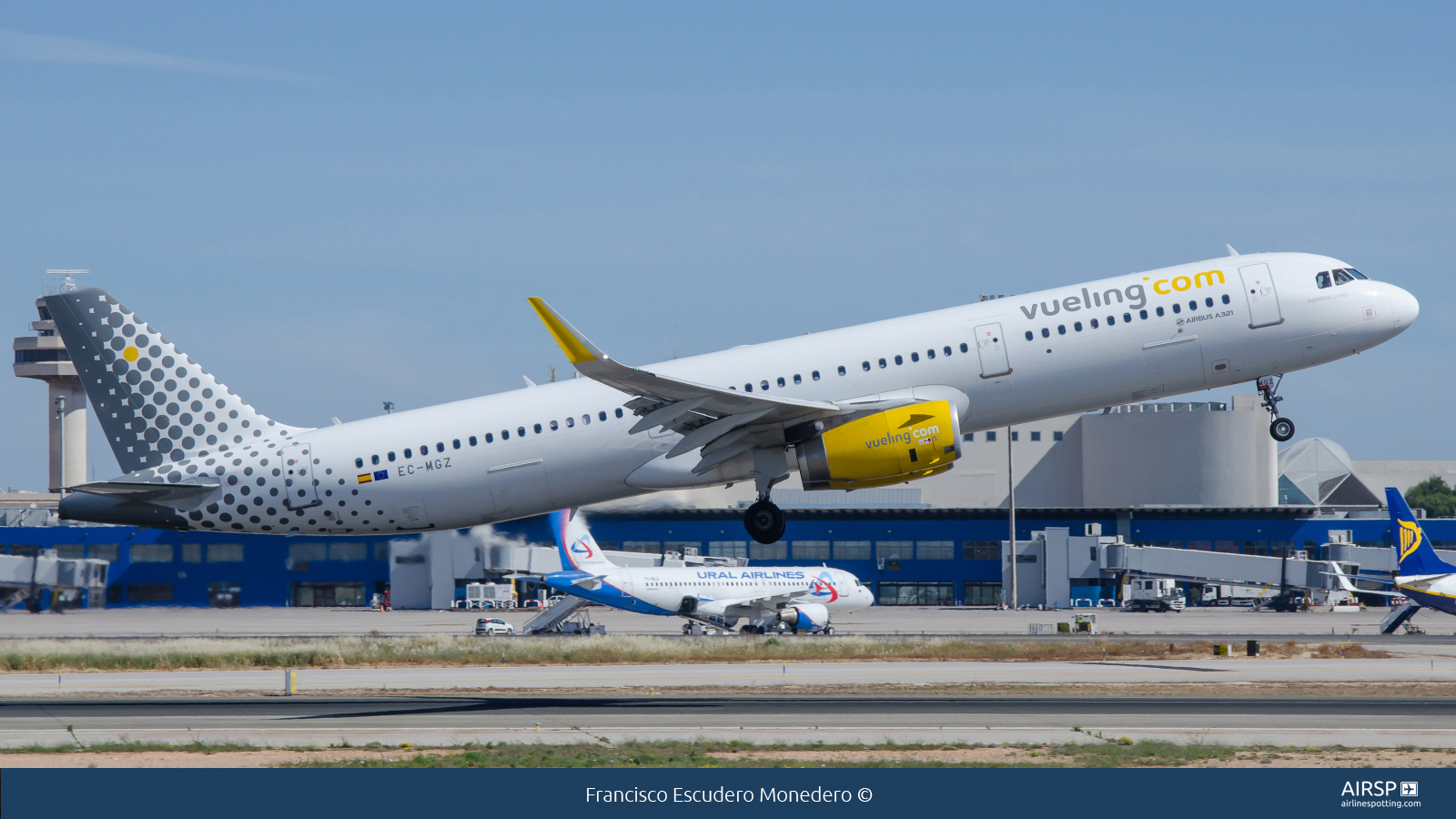 Vueling  Airbus A321  EC-MGZ