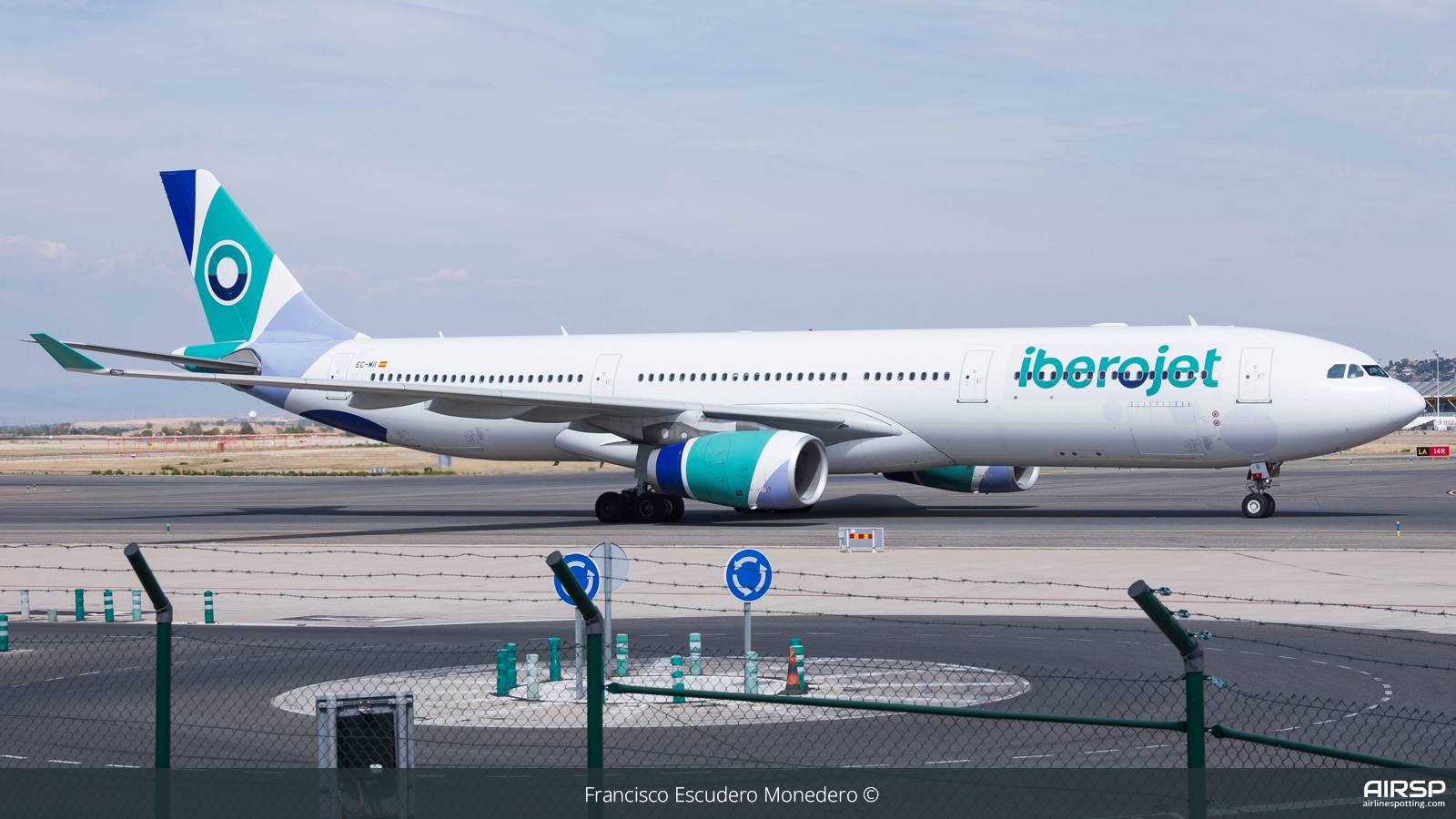 Iberojet  Airbus A330-300  EC-MII
